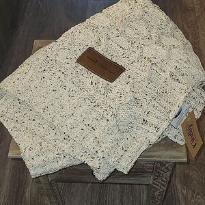 Terrytown Vanilla Cookie Cable Knit Chenille Blanket Has Company Logo Patch NWT